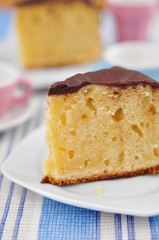 Vanillekuchen mit Schokoladenglasur
