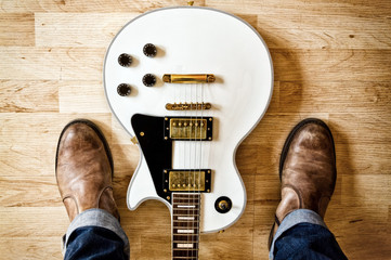 Musiker mit E-Gitarre