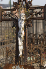 Ancien Christ dans un cimetière