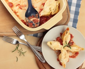 conchiglioni with meat