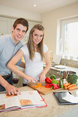 Obraz na płótnie Canvas Happy couple cooking together