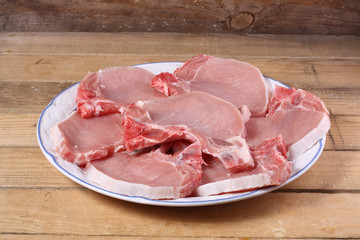 chuletas de cerdo crudo