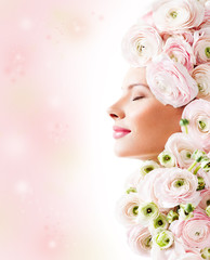 Obraz na płótnie Canvas fashion model with pink flowers in her hair.