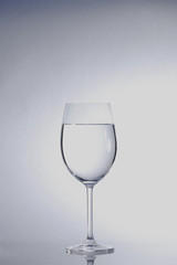 klares wasser im glas