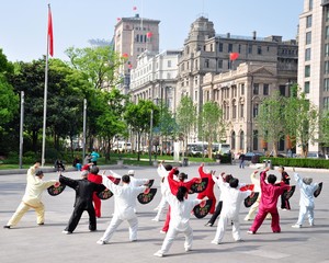 Tai Chi am Bund in Shanghai China 6