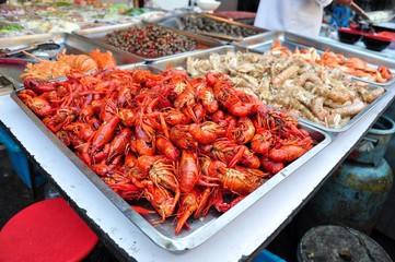 Flusskrebse auf dem Markt in Shanghai