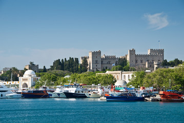 Le château des chevaliers vu du port, Rhodes, Grèce