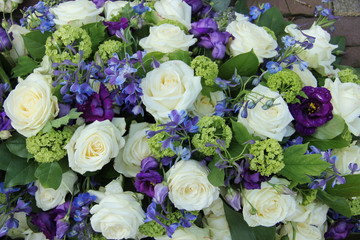 Wedding arrangement in white and blue