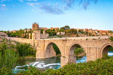 Panorama of famous Toledo bridge in Spain, Europe. - obrazy, fototapety, plakaty