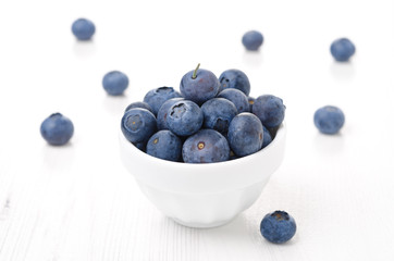 Fresh blueberries in a white bowl