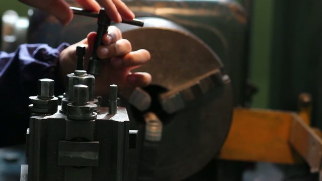 Operaio al tornio