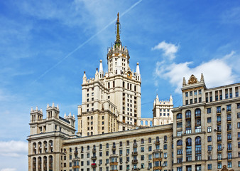 Fototapeta na wymiar Wieżowca na skarpie Kotelnicheskaya w Moskwie, Russ