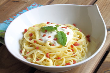Pasta con salsa carbonara