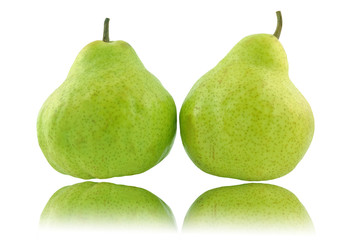 dwie gruszki na białym tle
