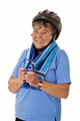 Senior-Radfahrerin mit Handtuch - Elderly cyclist woman with tow
