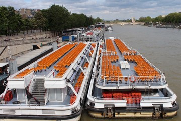 Bateaux sur la seine © foxytoul