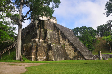 Fototapeta na wymiar Temple II, Gran Plaza w Tikal, Gwatemala
