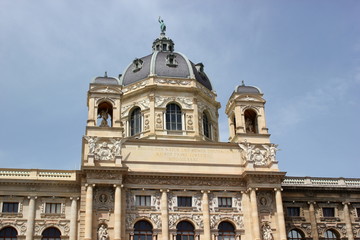 Fototapeta na wymiar Hauptgebäude Kunsthistorisches Museum Wien