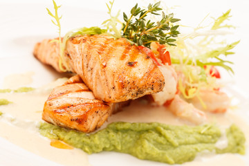 Grilled salmon steak with salad