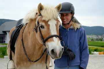 Reiterin mit Hafllinger