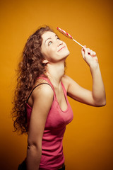 Obraz premium happy young woman with lollipop 