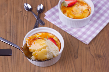Creme brulee with strawberry