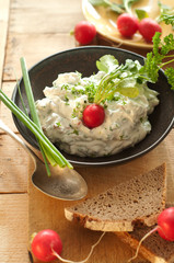 Kräuterquark mit Radieschen