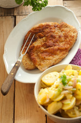 Kartoffelsalat mit Schnitzel
