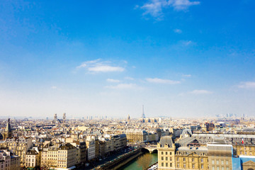 Fototapeta premium beautiful Parisian sunshine streets view