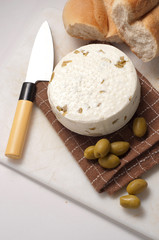caciotta con olive