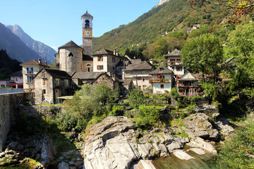 Fototapeta na wymiar Lavertezzo, Verzasca Valley, Szwajcaria
