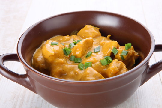 Chicken in almond curry sauce