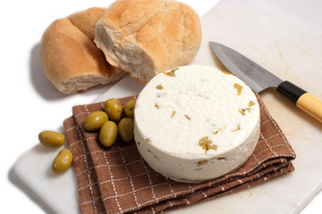 caciotta con olive