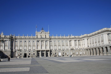 Fototapeta na wymiar Pałac Królewski w Madrycie