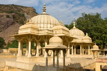 Rolgordijnen Gatore Ki Chhatriyan, Jaipur, Rajasthan, India. © OlegD