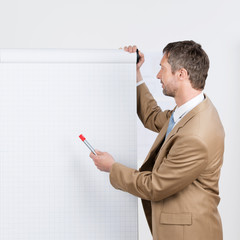 geschäftsmann am flipchart