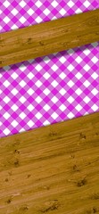 Tischdecke pink-weiß plus Holzbretter als Hintergrund für Text