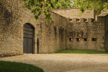 Muro de una fortaleza en Pamplona, España