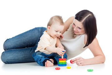 Obraz na płótnie Canvas mother and baby play pyramid toy