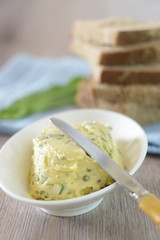 Kräuterbutter mit Bärlauch