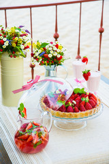 summer table strawberry