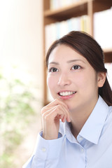 オフィスの若いOL