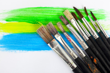 many paint brushes