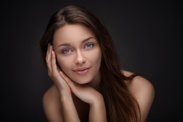 Fototapeta premium Portret pięknej dziewczyny