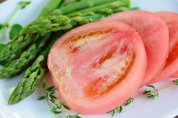 tomato and asparagus salad