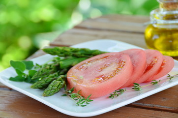 tomato and asparagus salad