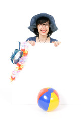 Lachende Urlauberin mit Nerdbrille