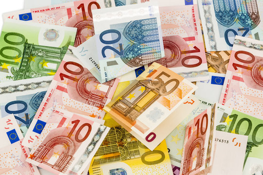 many euro banknotes