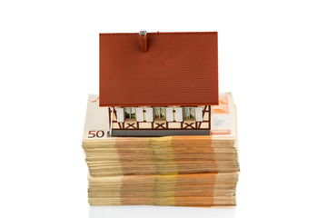 half-timbered house on banknotes