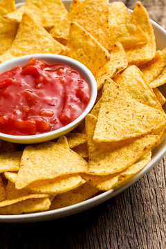 corn nachos with tomato dip